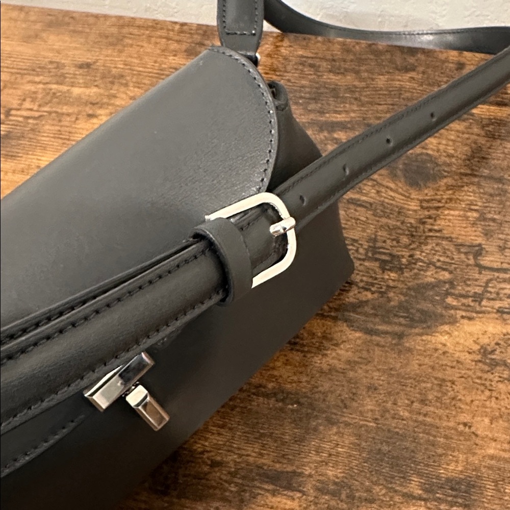 Toteme T-Lock Convertible Leather Clutch SHARK - Picture 7 of 11